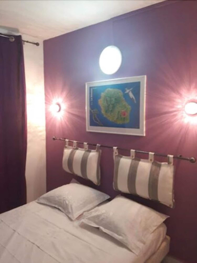 Bedroom 4, Hotel Du Centre, Saint-Denis