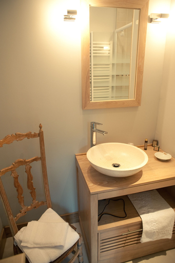 Bathroom 5, Le Château de la Vierge, Essonne