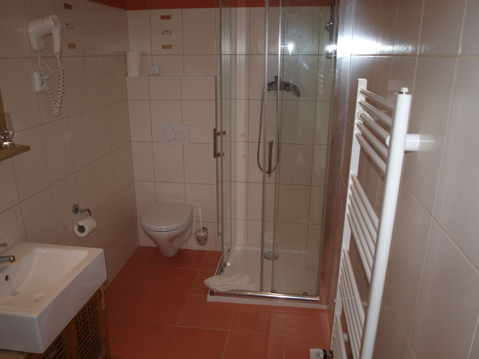 Bathroom 4, Hotel King George, Praha 1