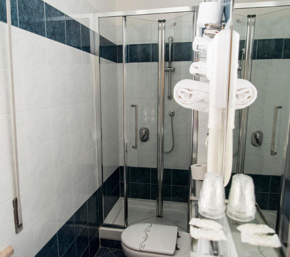Bathroom 5, Hotel La Rosa del Tirreno, Livorno