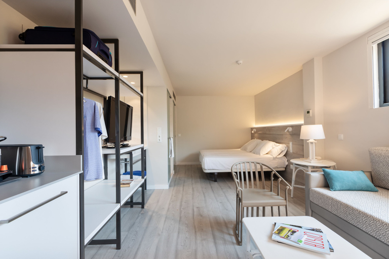 Bedroom 3, Apartamentos Beach & Golf Resort, Girona