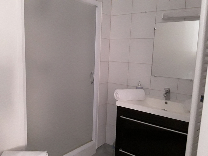 Bathroom, Le Madelon, Dordogne