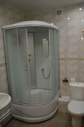 Bathroom 4, Tri zaytsa, Murmansk