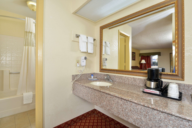 Bathroom 4, Americas Best Value Inn Brookhaven, Lincoln