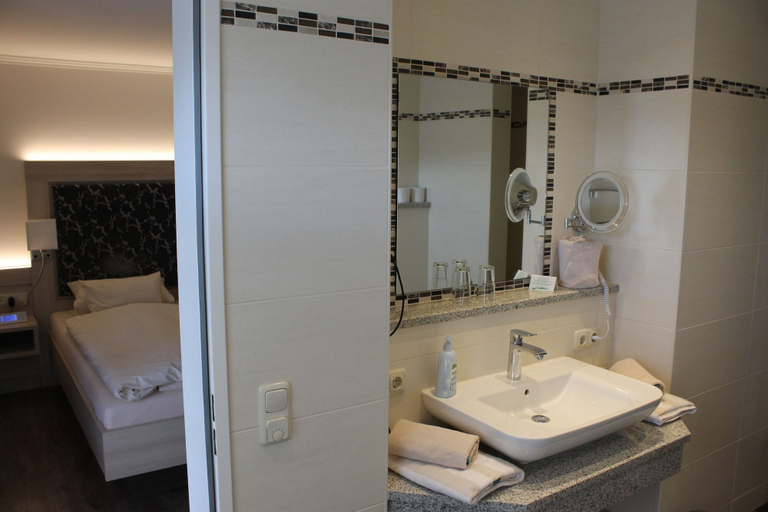 Bathroom, Landhotel Kastanienhof, Neustadt an der Waldnaab