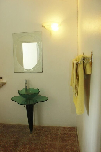 Bathroom 4, Coral Lagoon Fiji Resort, Nadroga/Navosa