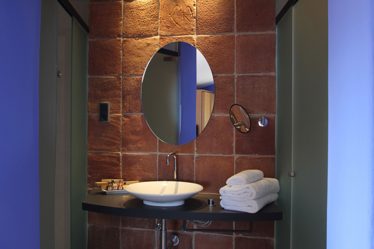 Bathroom 3, Can Cuch Hotel - Restaurante, Barcelona