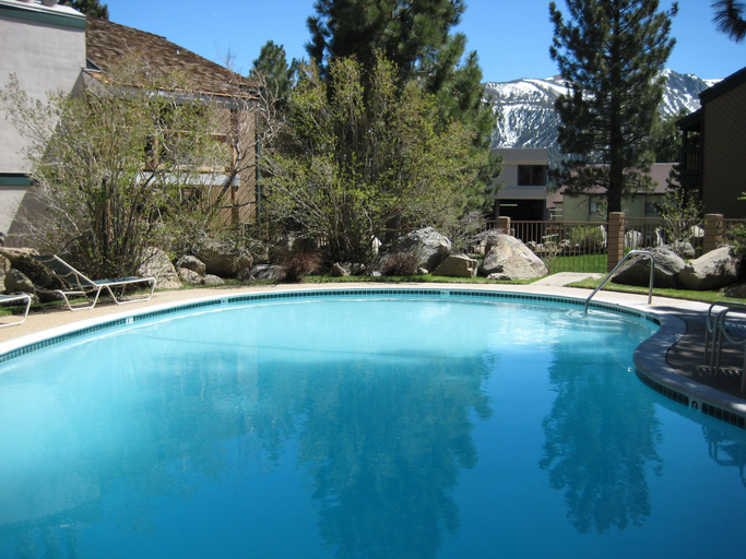 Sport & Beauty 5, Sherwin Villas by Mammoth Res Bureau, Mono