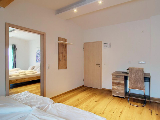 Bedroom 3, Landgasthof Sonne, Lörrach