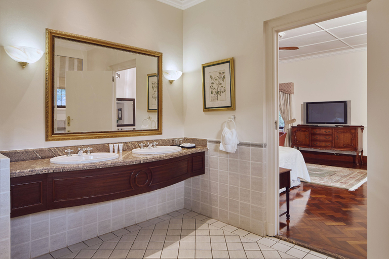 Bathroom 4, Selborne Golf Estate, Hotel & Spa, Ugu