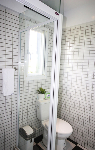 Bathroom 4, Cape 42 Hostel III, Pingtung