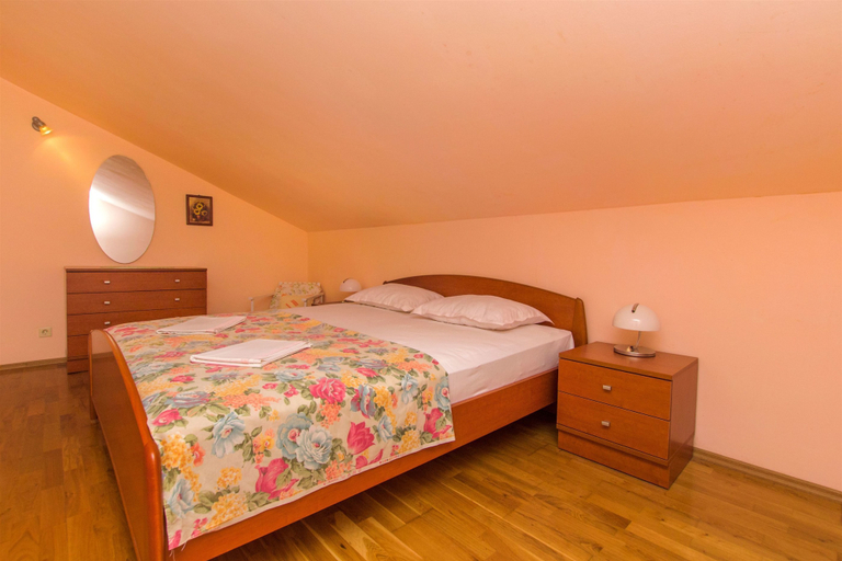 Bedroom 3, Biljana Ivanisevic Apartments, Jelsa