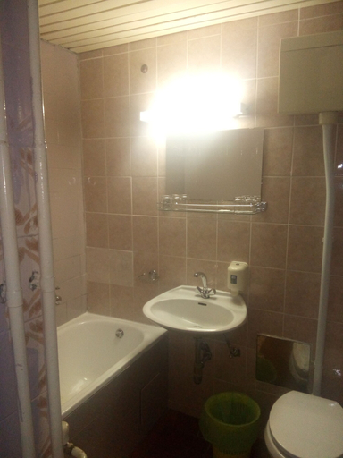 Bathroom 3, Motel Licki Krovovi, Gračac