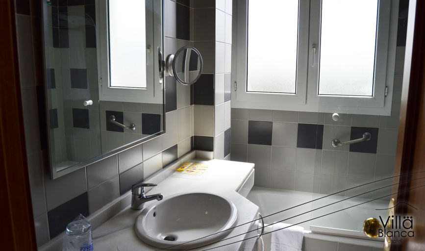 Bathroom 5, Hotel Villa Blanca, Granada