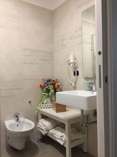 Bathroom 5, B&B Prestige, Napoli