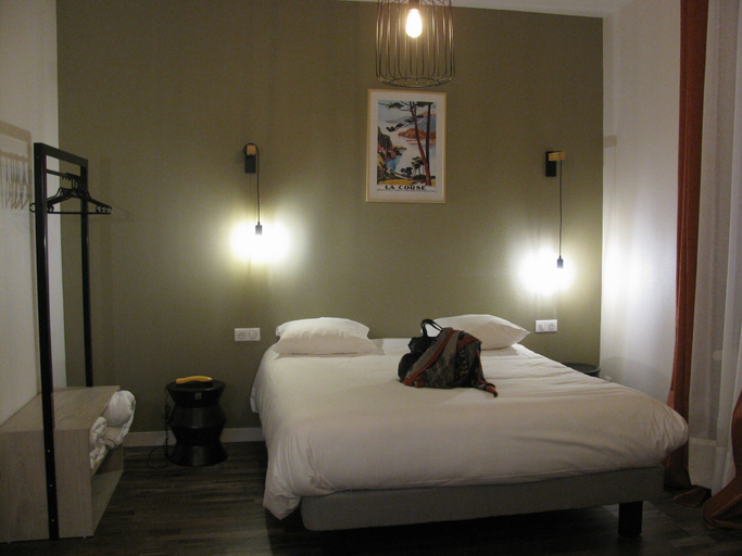 Bedroom 4, Logis Hotel Le Cheval Noir, Indre