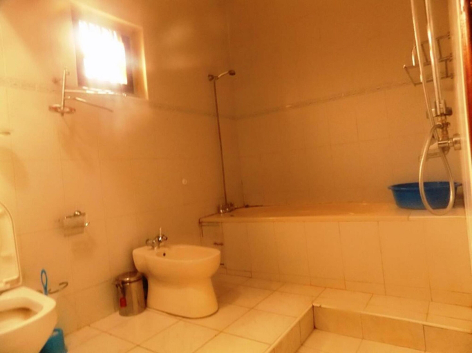 Bathroom 3, Rhino Motel, Mbarara