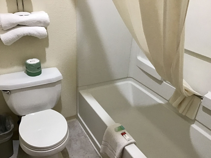 Bathroom 4, Super 8 by Wyndham Spokane/West, Spokane