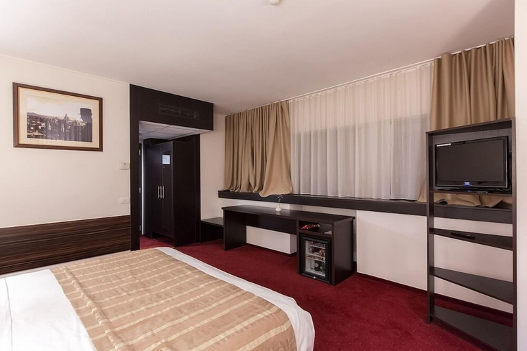 Bedroom 3, Ramada by Wyndham Iasi City Centre, Iasi