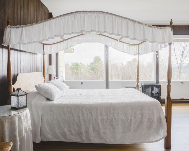 Bedroom 2, Dexter's Inn, Sullivan