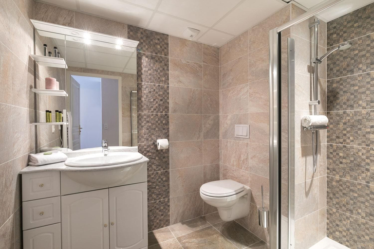 Bathroom 3, Home Médicis Les Petites Roches, Côte-d'Or