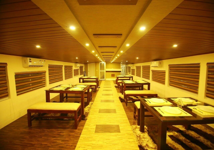 Food & Drinks, Mass Holidays Houseboat, Alappuzha