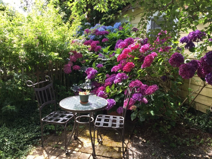 Others 4, Country Cottage of Langley, Island