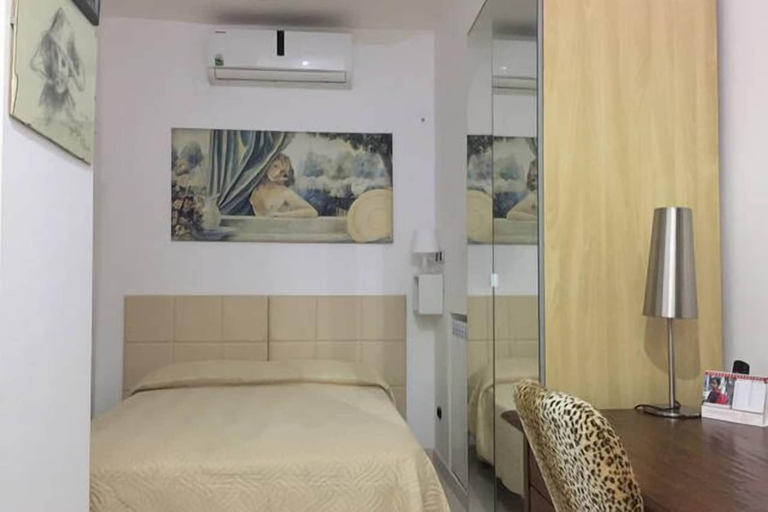 Bedroom 4, Central House Monica, Napoli