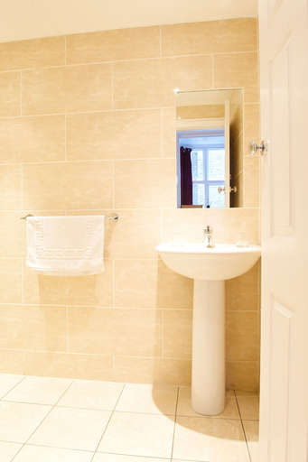Bathroom 3, Curzon House Hotel, London