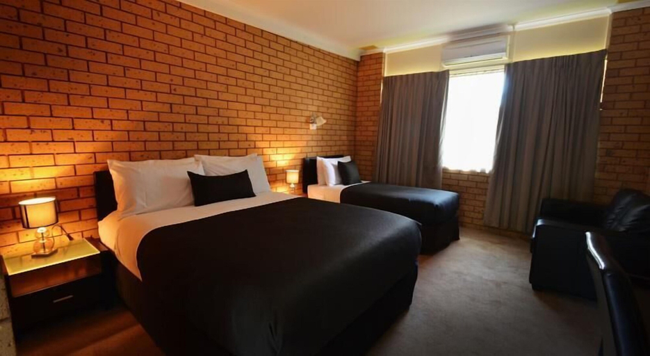 Bedroom 2, Avondel Motor Inn, Benalla, Benalla - Benalla