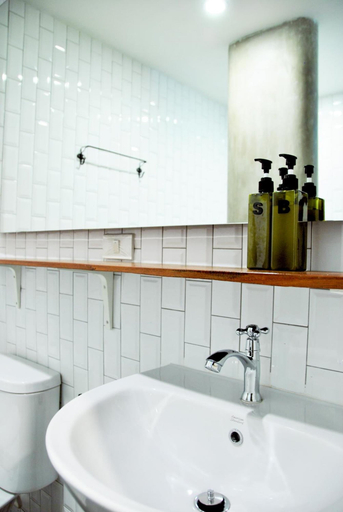 Bathroom 4, Bluemoon Hotel, Cha-Am