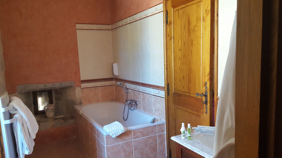 Bathroom 3, La Terrasse, Lot