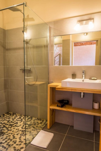 Bathroom 5, Mas Latour Lavail, Pyrénées-Orientales