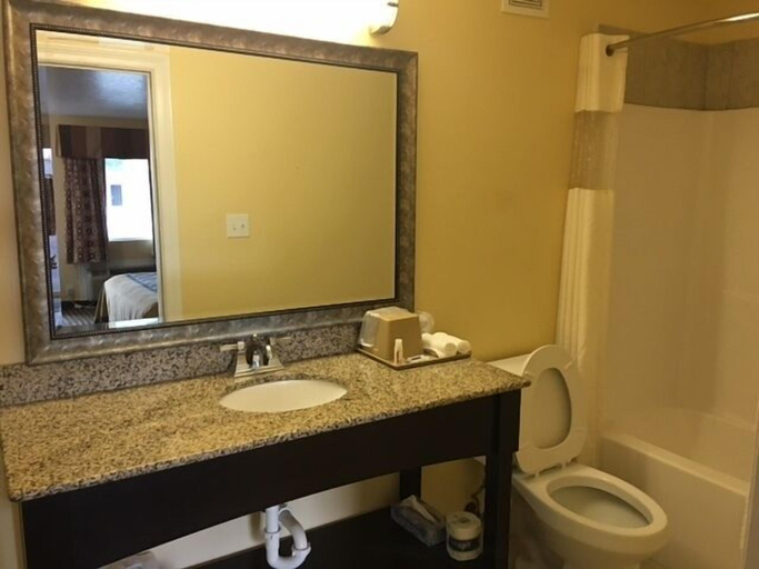 Bathroom 4, Montigo Inn, Vernon