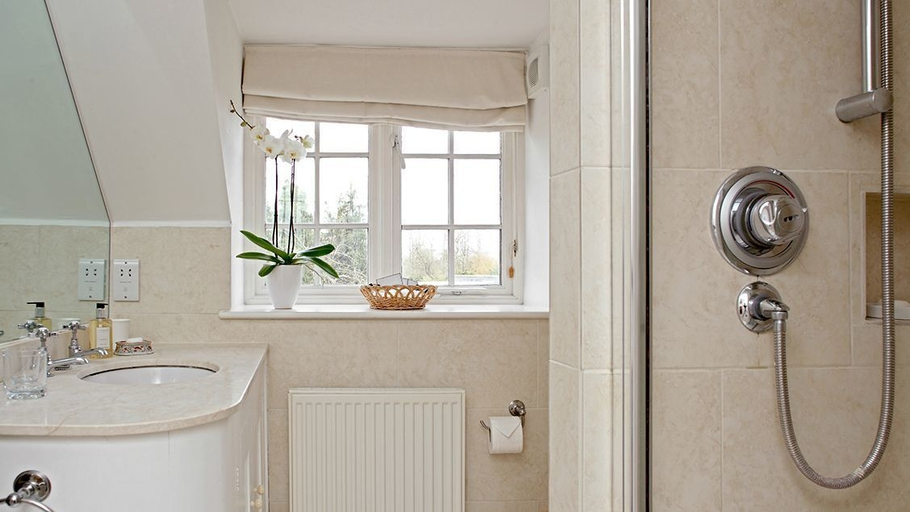 Bathroom 4, Wychwood Cottage, Oxfordshire