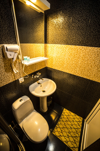 Bathroom 3, Qeroli old town, Tbilisi