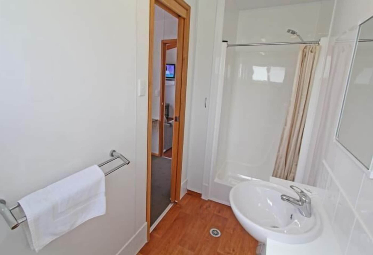 Bathroom 4, Apollo Bay Holiday Park, Colac-Otway - South