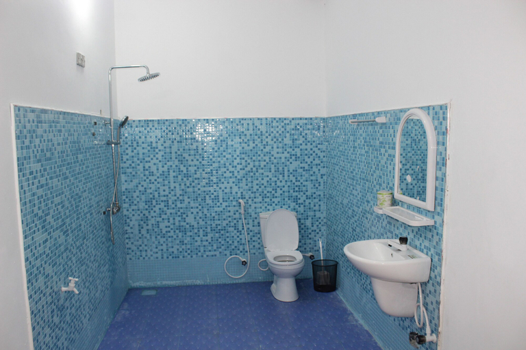Bathroom 3, De Perla Resort, Pothuvil