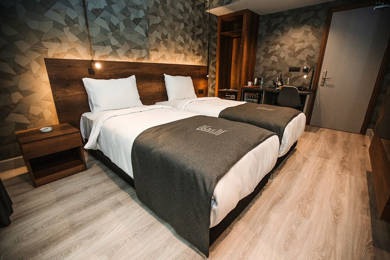 Bedroom 3, Emens Hotel, Konak