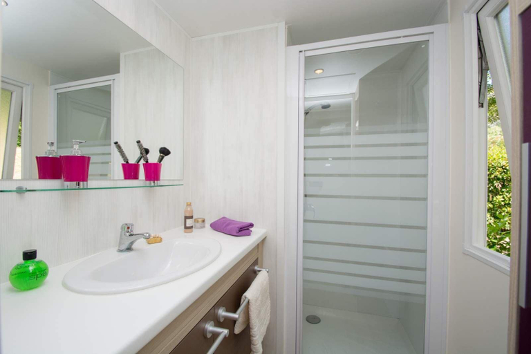 Bathroom 3, Camping Le Vieux Colombier, Alpes-de-Haute-Provence
