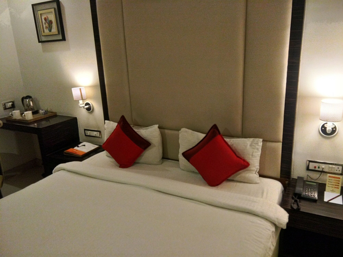 Bedroom 1, Landmark Hotel, Raipur