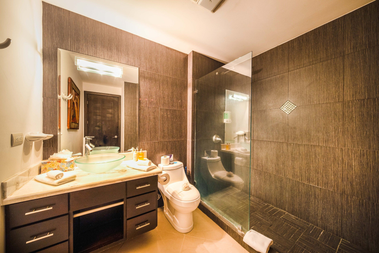 Bathroom 5, Best in Jaco Diamante del Sol Condos, Garabito