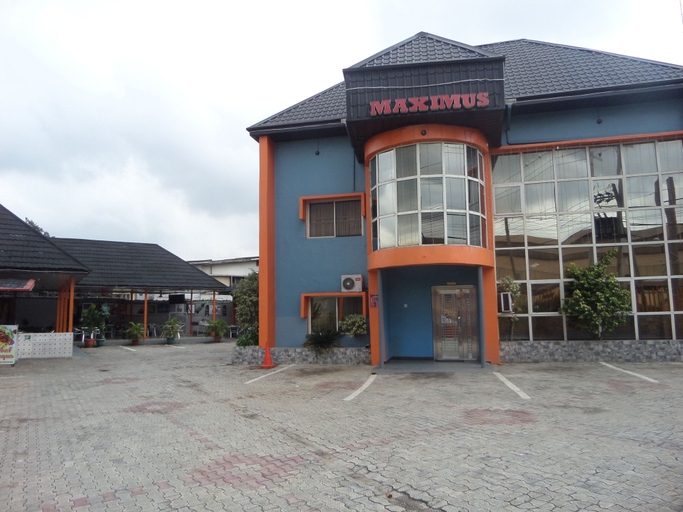 Exterior & Views