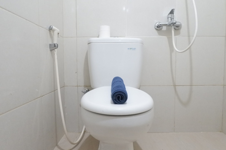 Bathroom 5, Minimalist Studio Apartment at Supermall Mansion Orchard, Surabaya