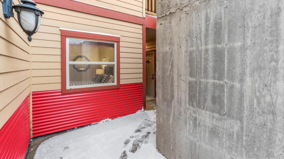 Exterior & Views 2, I Spy - Cozy Pet Friendly, Ski In/Ski Out Condo with Private Hot Tub, Kootenay Boundary