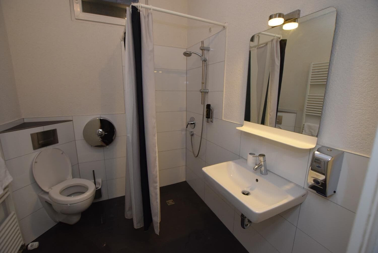 Bathroom 2, AB Apartment 20, Stuttgart