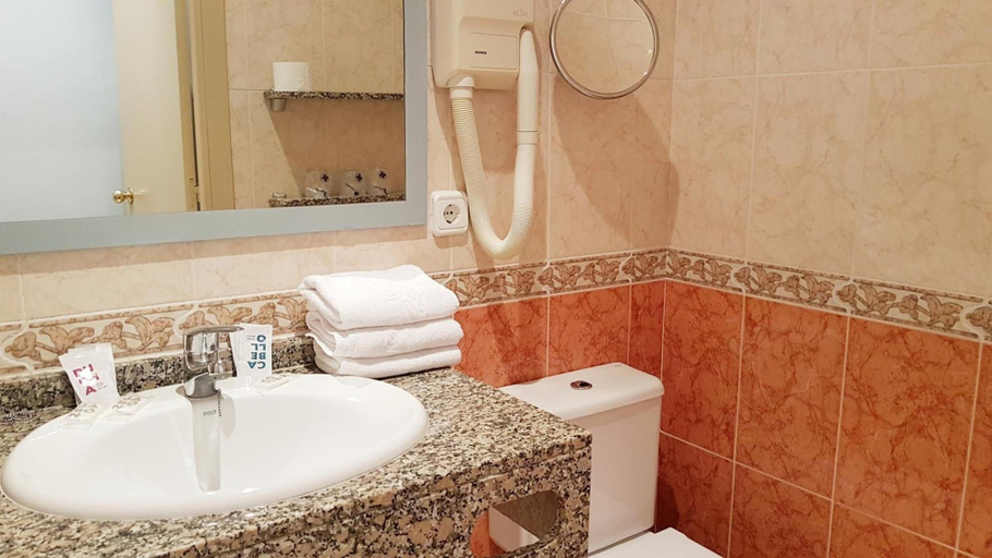 Bathroom 3, Hotel Piccadilly Sitges, Barcelona