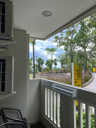 Exterior & Views 11