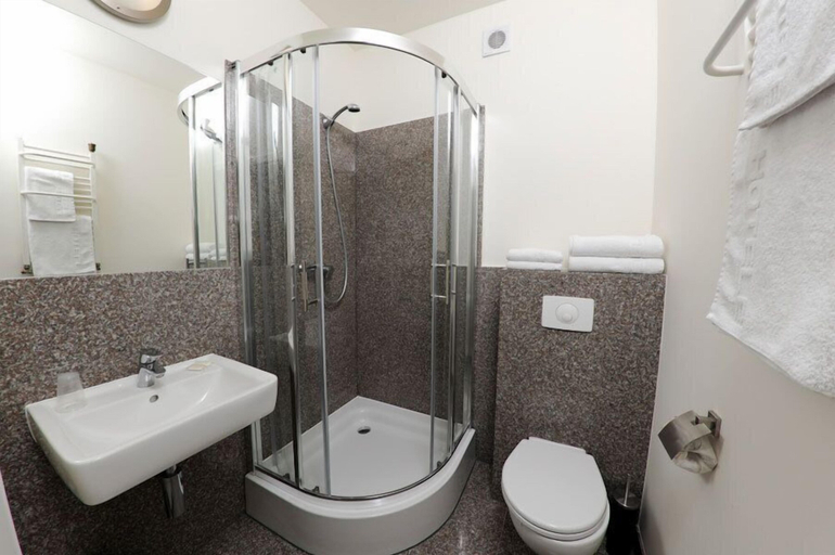 Bathroom 4, SenMarina, Szczecin