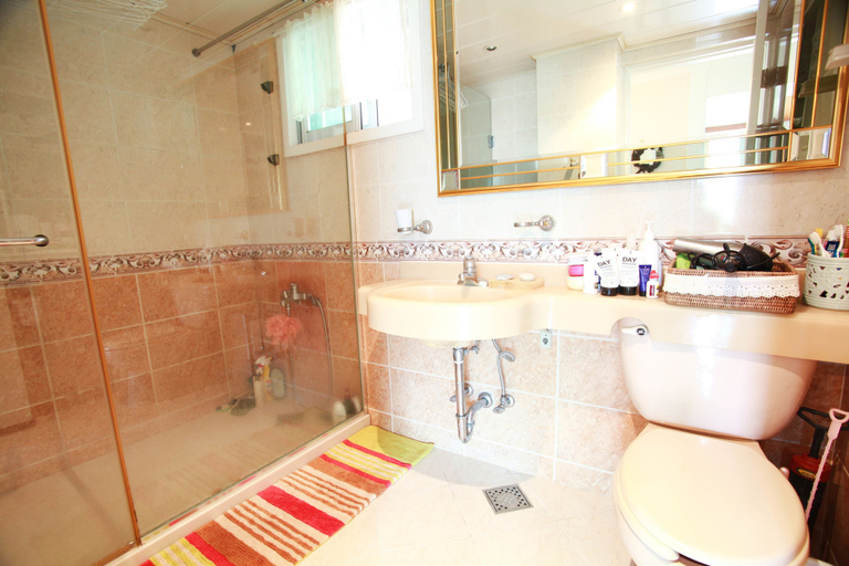 Bathroom 4, Cindy's B&B, Jongno